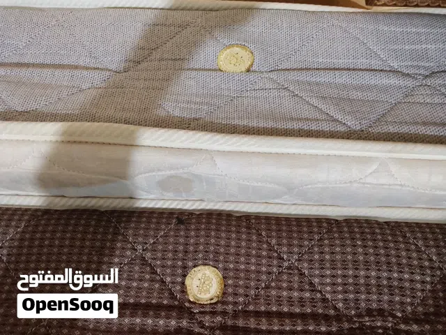 فرشات تخت مفرد ضغط عالي نوعيه ممتازة جداً.
