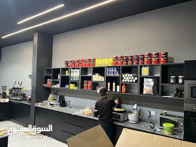 كافي متكامل للبيع / الشارع الرئيسي حي السيدة عائشة مقابل منتجع الواحات السياحي