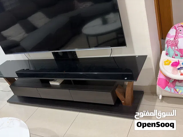 طاولة تلفزيون ثقيله