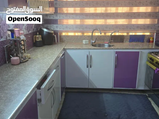 متوفر كاونتر نظيف جدا قياسه 4 امتار ونص + ملحق اوفن ومايكرويف قياسه 65cm سعرة 500 الف