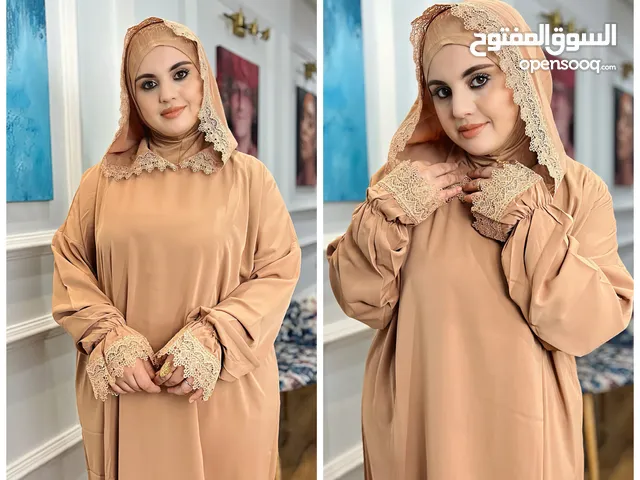 طقم للصلاة من قطعتين عباية مع فولار مخيط معاها متوفرة بعدة ألوان زاهية توب : كريب روزا 150 في الكرام