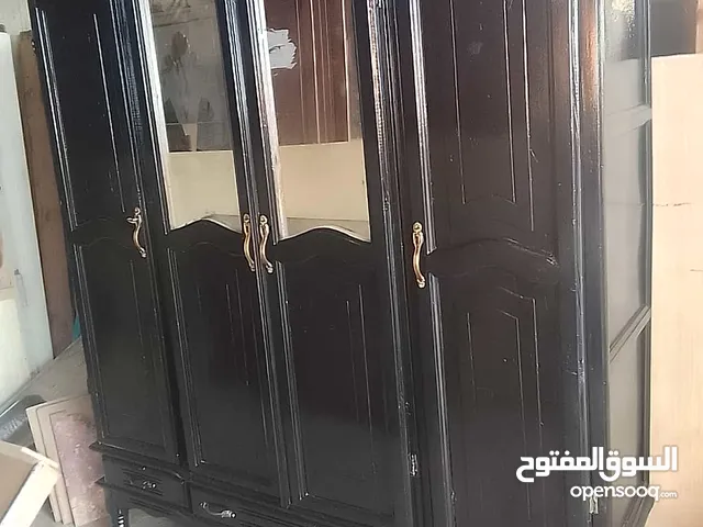 خزانة اربع ابواب مستعملة في حالة جيدة