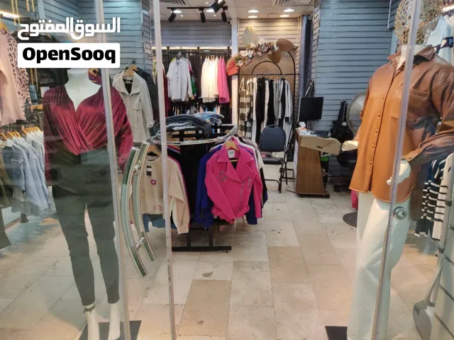 فرصة للايجار في شارع عباس العقاد الرئيسي