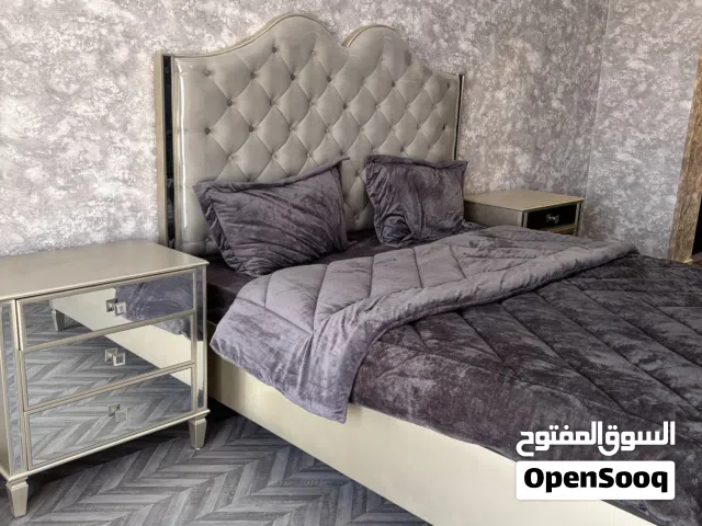 غرفة نومة ملكية غير مستعملة اطلاقاً بتصميم مميز و مرصعة بالمرايا