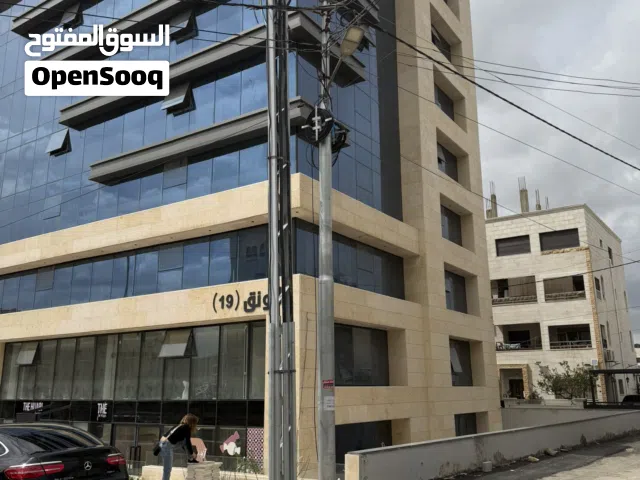 مكتب مميز للإيجار بعمارة تجارية بموقع استراتيجي