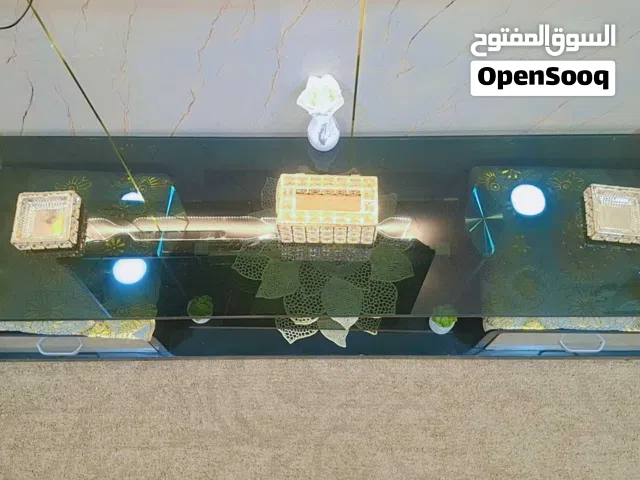 طاولة شاشه للبيع