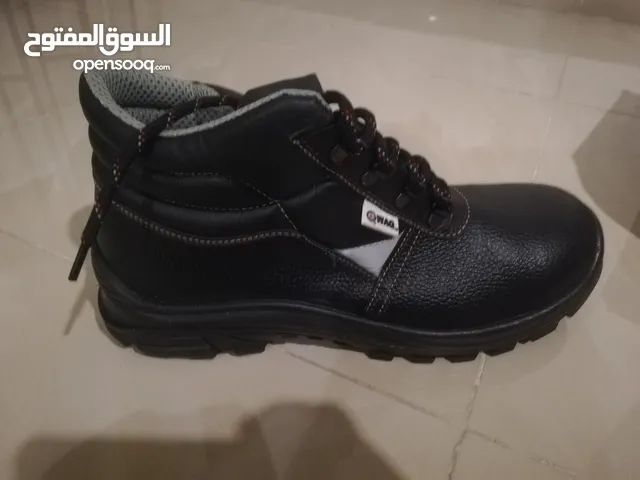حذاء عدد 2 نمرة 45 للسلامة safety shoes لون اسود ماركة Waq