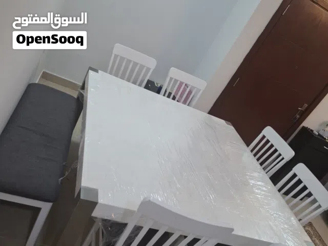 طاولة سفرة وكراسي 8 كراسي من هوم بوكس السعر الأصلي 170دينار خشب ماليزي