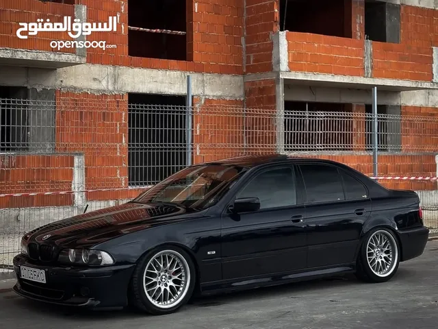 جنط 18 اصلي خالي من العيوب وكوشوك نظيف bmw