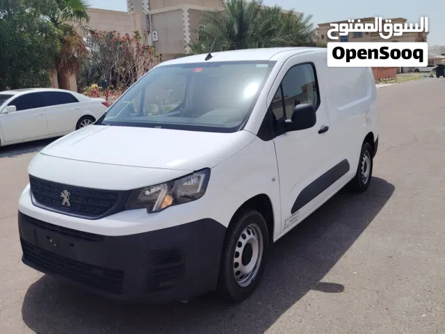 2022 بيجو بارتنر B9