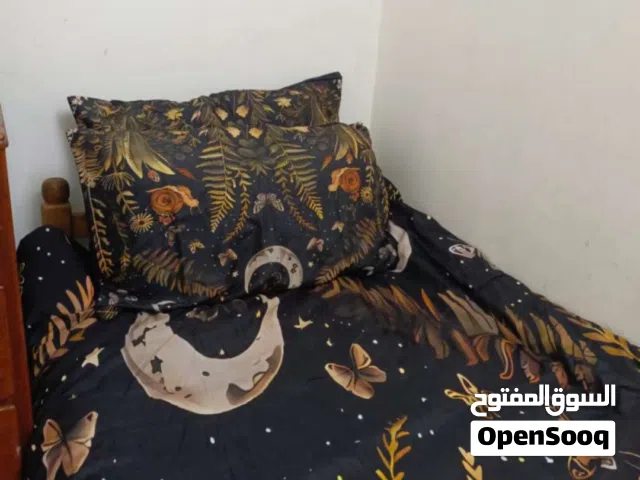 تلبسيه لحاف مع وجهين مخاد نفر