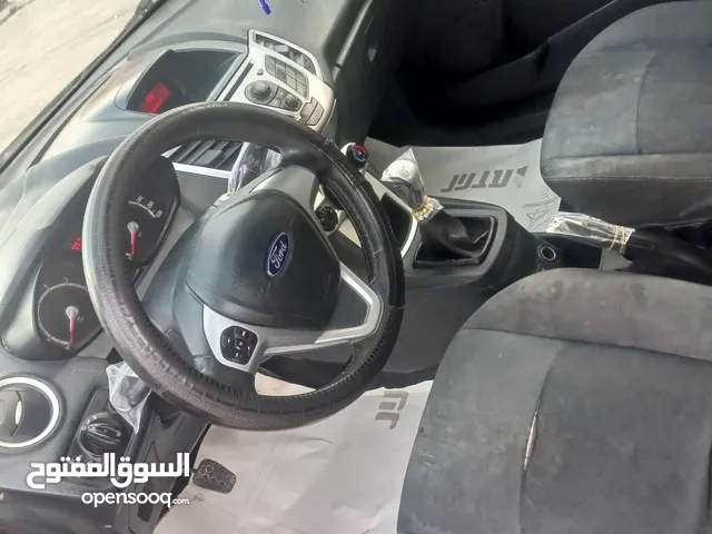 فورد فوكس  عدد الركاب 4