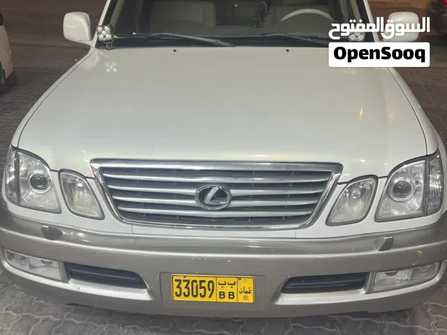 سيارة لكزس X 470 موديل 2000 اللون أبيض نظيف من الداخل كأنها اصلية وجديدة