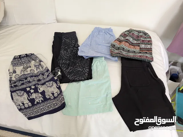10 دك كلهم طقه وحده ما راح افرق٫ شورتات ميديوم صيف واثنين رياضه مستعملين نظاف