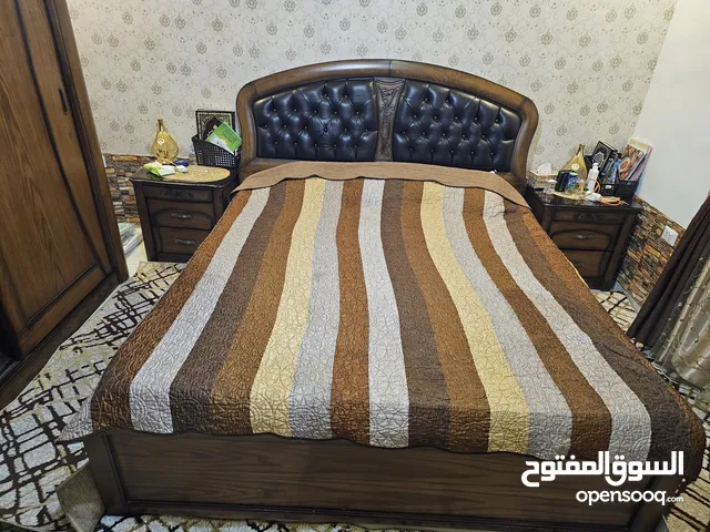 غرفة نوم البطة خشب زان ثقيل بحالة ممتازة للبيع