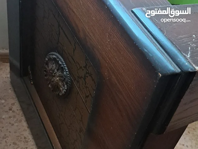 طقل طاولات شبه جديد استعمال خفيف