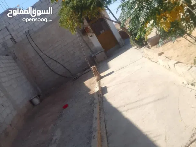 185 m2 4 Bedrooms Townhouse for Sale in Rif Dimashq Airport road