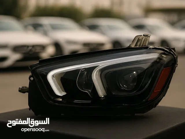 متوفر كشافات و اسطبات و جميع قطع غيار المرسيدس فوق 2010