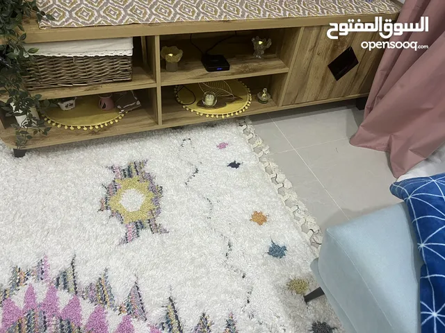 طاوله تلفزيون وسجاد