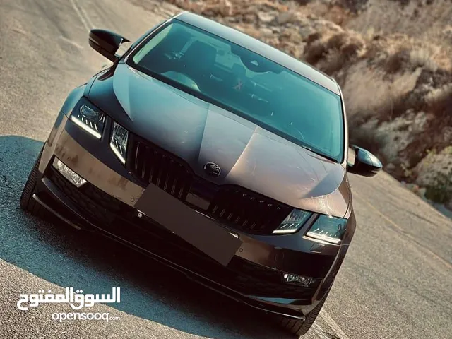 سكودا أوكتاڤيا 2019 للبيع لون بني دفع امامي السيارة ماطور 2000 بنزين عداد ديجيتال بصمة شاشة