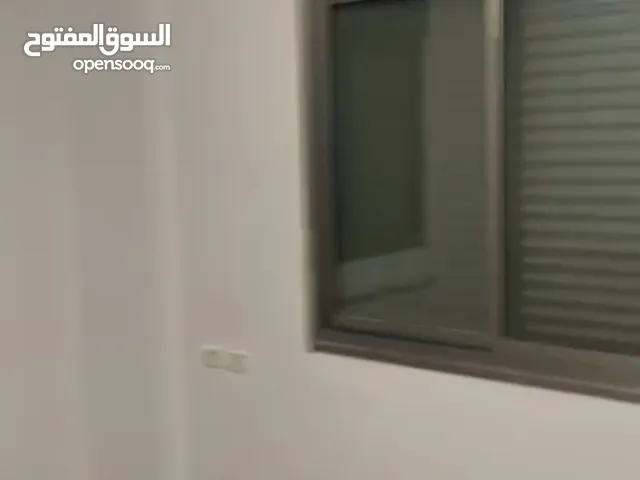 ثلاث غرف نوم غير مفروشة للايجار