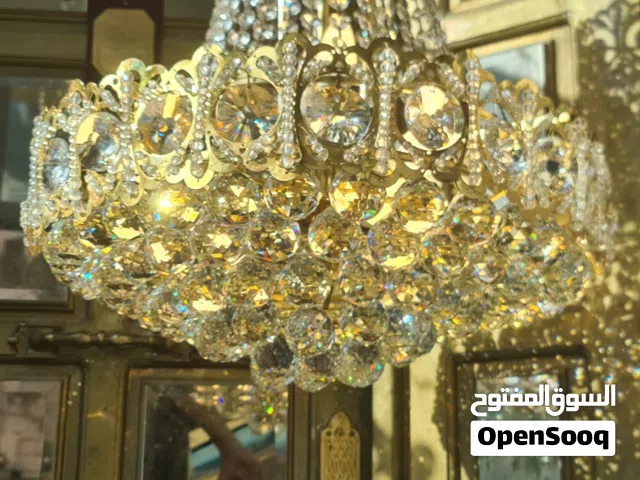 ثريتين  كريستال قمة النظافة وجمال الأنا ، نفس الشكل  ، تصلح للصالونات وغرف السفرة وكامل المنزل