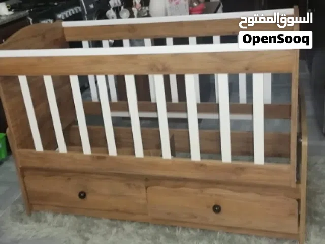 تخت بيبي مستعمل للبيع بحاله جيده جدا