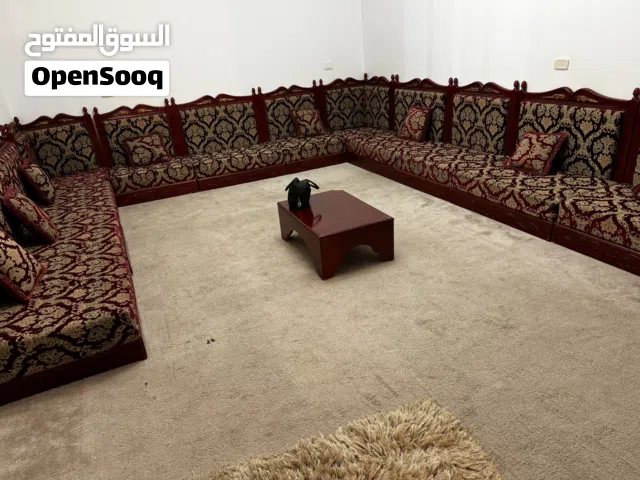 جلسة بالخشب الطبيعي