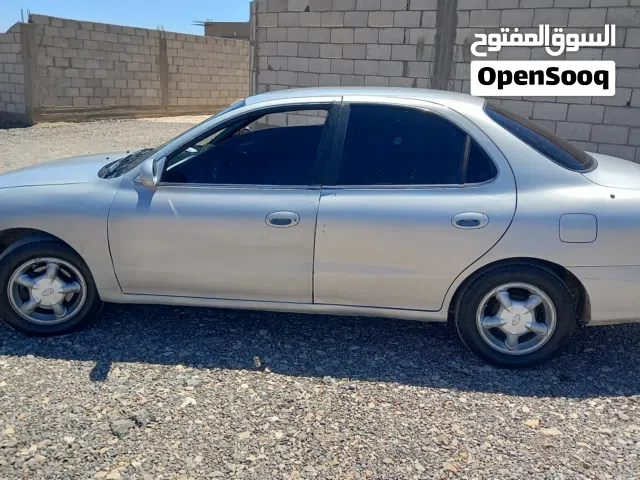 1996 هيونداي افانتي Standard