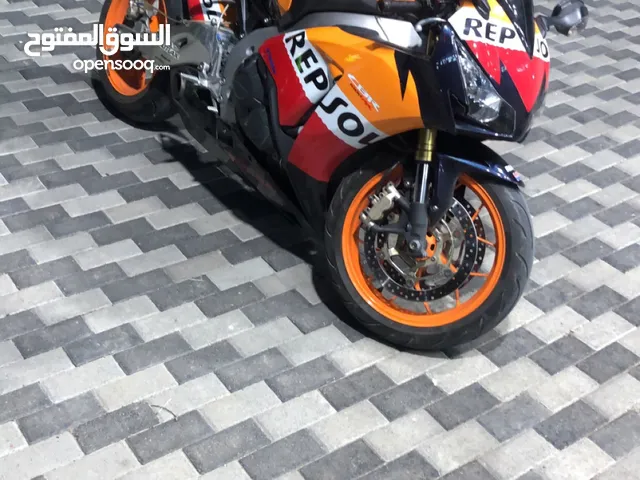 Honda CBR1000RR 2013 in Al Dakhiliya