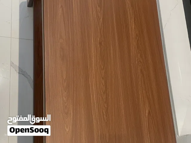 طاولة قهوة استعمال بسيط كالجديد