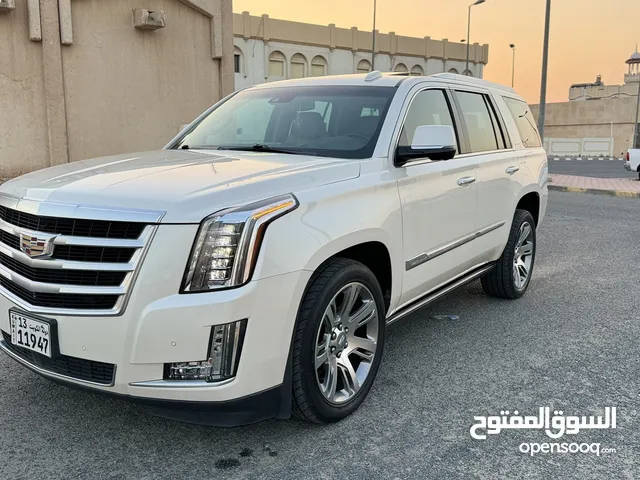 Cadillac Escalade 2015 in Mubarak Al-Kabeer