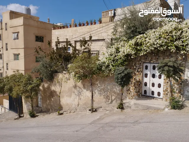 140 m2 4 Bedrooms Townhouse for Sale in Zarqa Jabal Al Amera Rahma