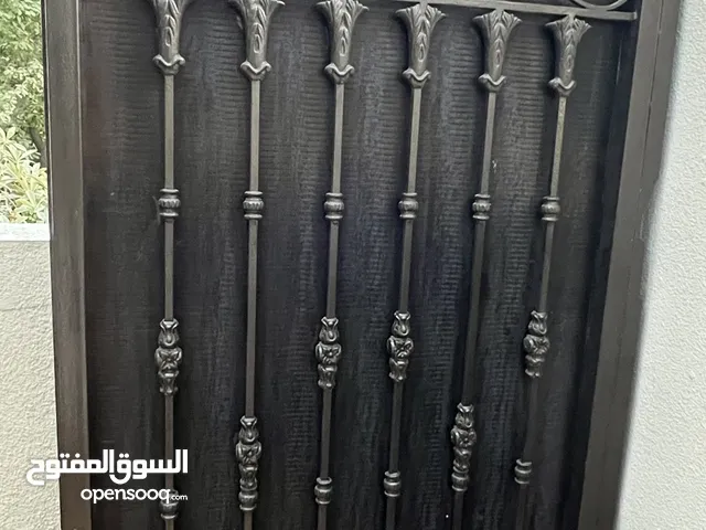 سلام عليكم باب حديد عرضه2.37 طبعا الباب نظيف وثقيل للبيع ملاحظة الباب ذرفتين