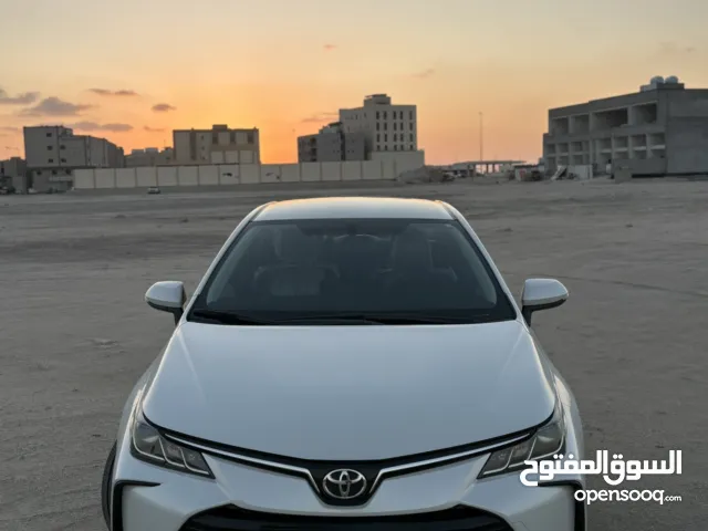 للبيع تيوتا كورولا 2024 اللون ابيض لؤلؤي  ملاحظه: البيع بدون رقم