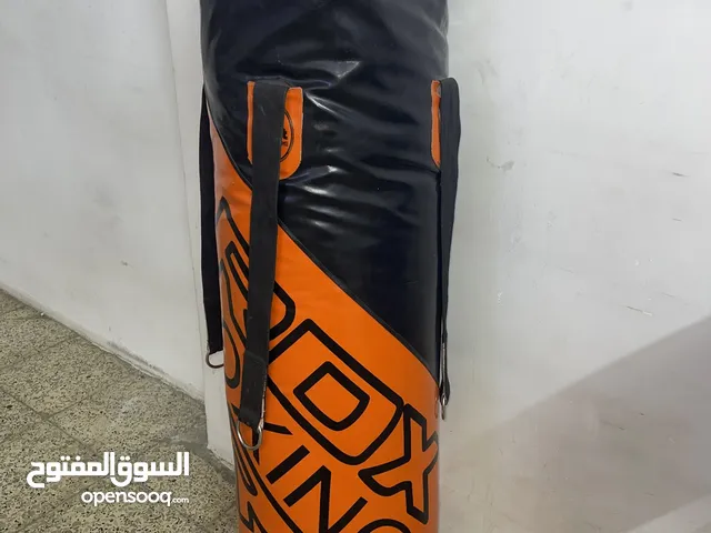كيس ملاكمة جلد جديد متروس طوله 150 سم العرض 50 سم يمكن مع باندج يد جديد ممستخدم ايضاً متروك ممستعمل