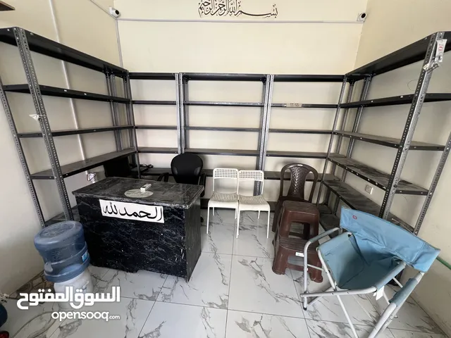 ارفف ومكيف سبلت وكراسي