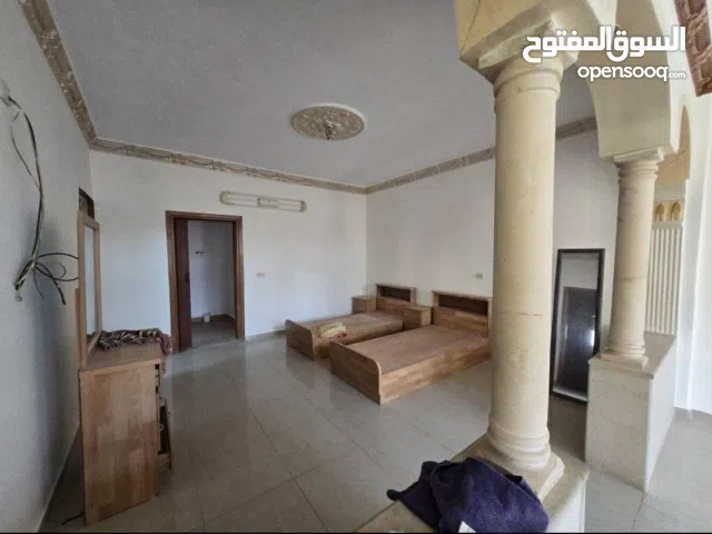 شقة للبيع في الحصن – الحي الشرقي مع تسوية