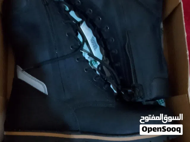 حذاء جديد بثمن مناسب