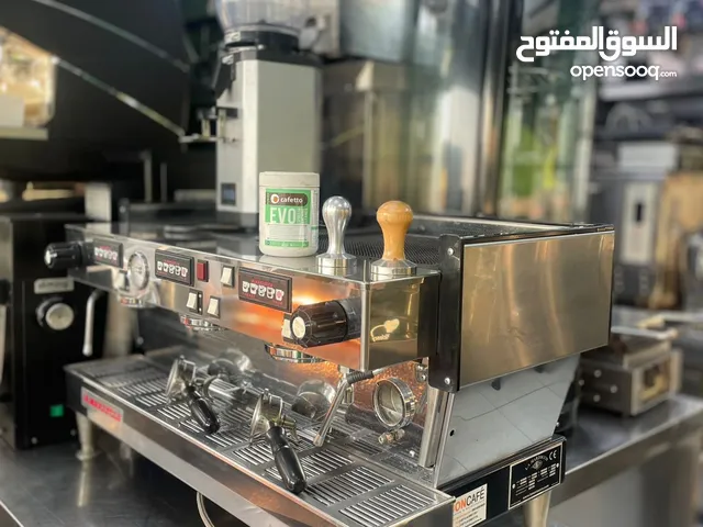 ماكينة قهوة لينيا كلاسيك AV جروب 3 من لامارزوكو: ماكينة قهوة اسبريسو 3 جروب. مثالية للاستخدام في