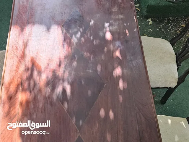 طاولة سفره مستعمل مع 6 كراسي عرض 2م * 1م