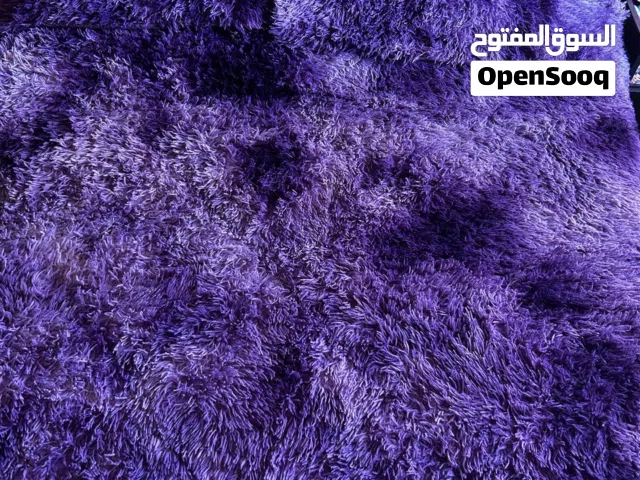 غطاء سرير فرو بحاله ممتازه