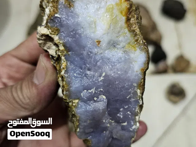 حجر عقيق ازرق رمادي