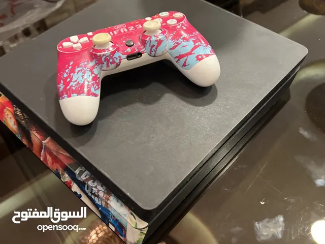 بلايستيشن 4 سليم نضيف ، معاه يد وحده وحساب فيه لعبة فيفا 2025، كل إشي شغّال وما عليه ولا ملاحظة.