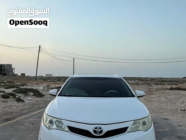 2014 تويوتا كامري SE