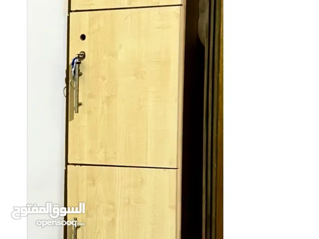 خزانة بحالة ممتازة للبيع