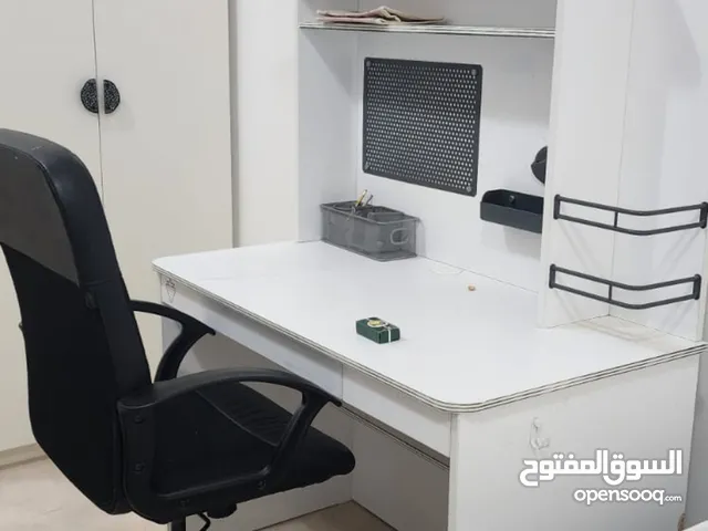 مكاتب 4 ومرتبة نوابض