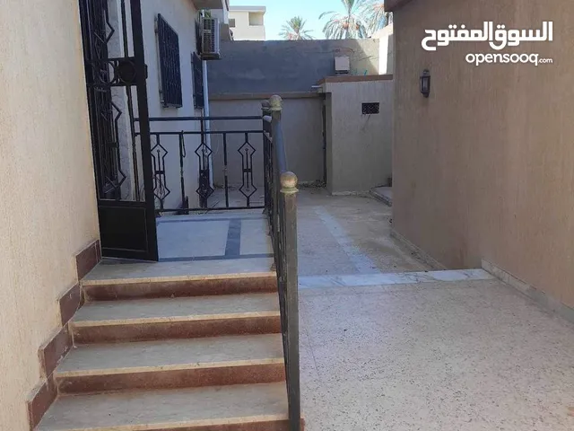 160 m2 5 Bedrooms Townhouse for Rent in Tripoli Souq Al-Juma'a