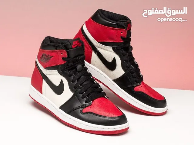 حذاء جوردن احمر و اسود و ابيض