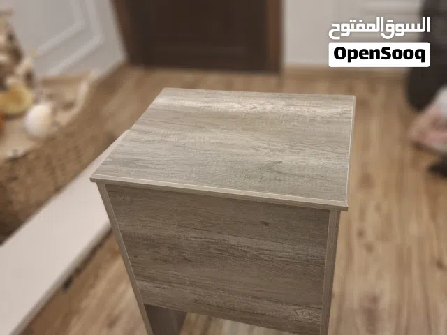 طاولة مكتبية جديدة للبيع تصلح دراسة او لاب توب او اي استخدامات اخرى